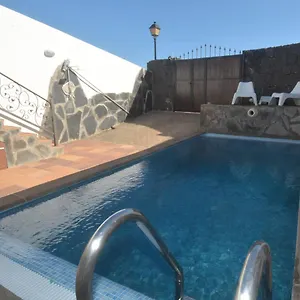https://far-island-villa.in-canary-islands.com