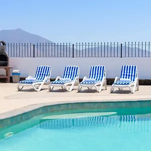 https://villa-linda.in-canary-islands.com
