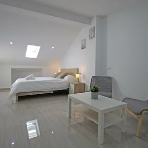 https://edificio-esparteros-grupalmalaga.1costadelsol.com